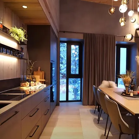 Opulent Four-bedroom Penthouse With Panoramic Views In Apartman