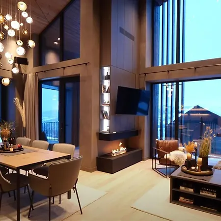 Opulent Four-bedroom Penthouse With Panoramic Views In Apartman